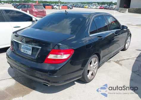 2010 Mercedes-Benz C 300 Luxury/Sport z USA, uszkodzony, nr VIN WDDGF5EB3AF495139